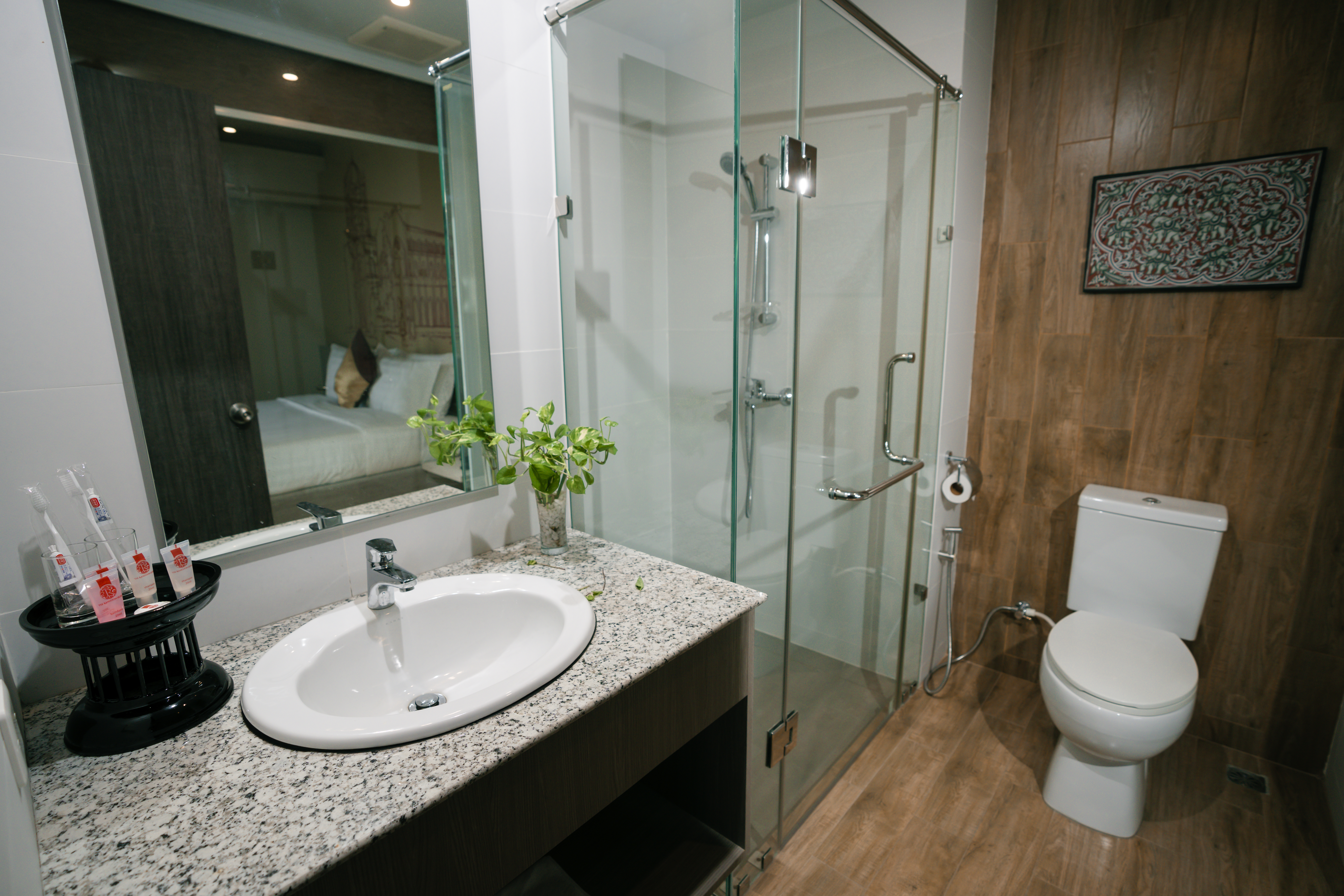 Deluxe Twin Room City View bathroom