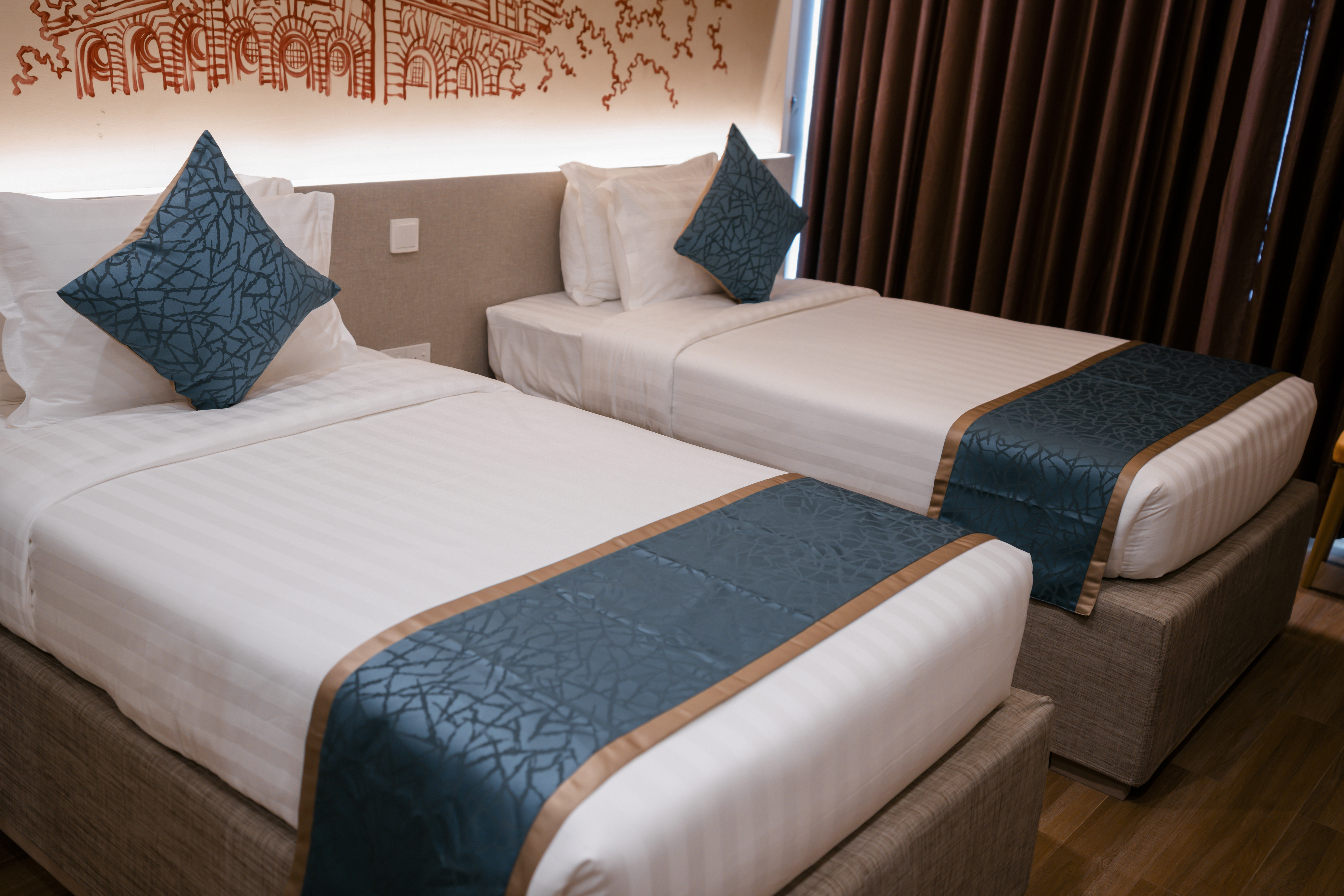Deluxe Twin Room City View detail